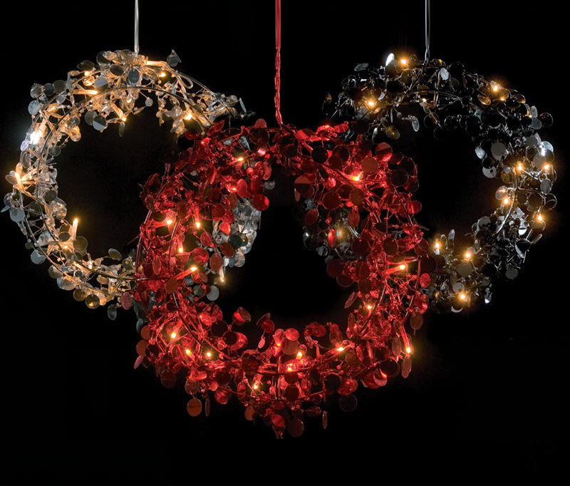 Iron frame, circle, sequins, decorative lights.